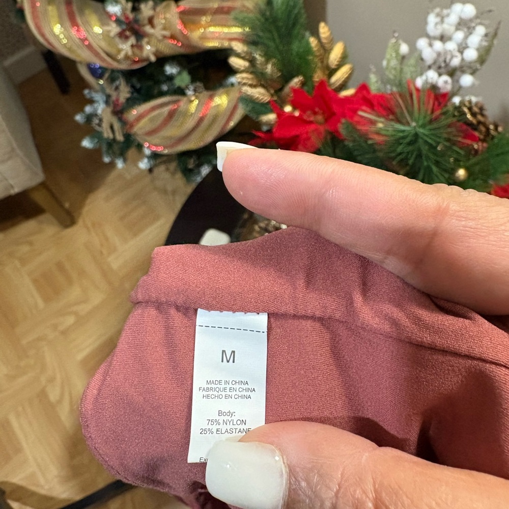 Elegant Women's Sleeveless Tank Top in Coral - Picture 5 of 5